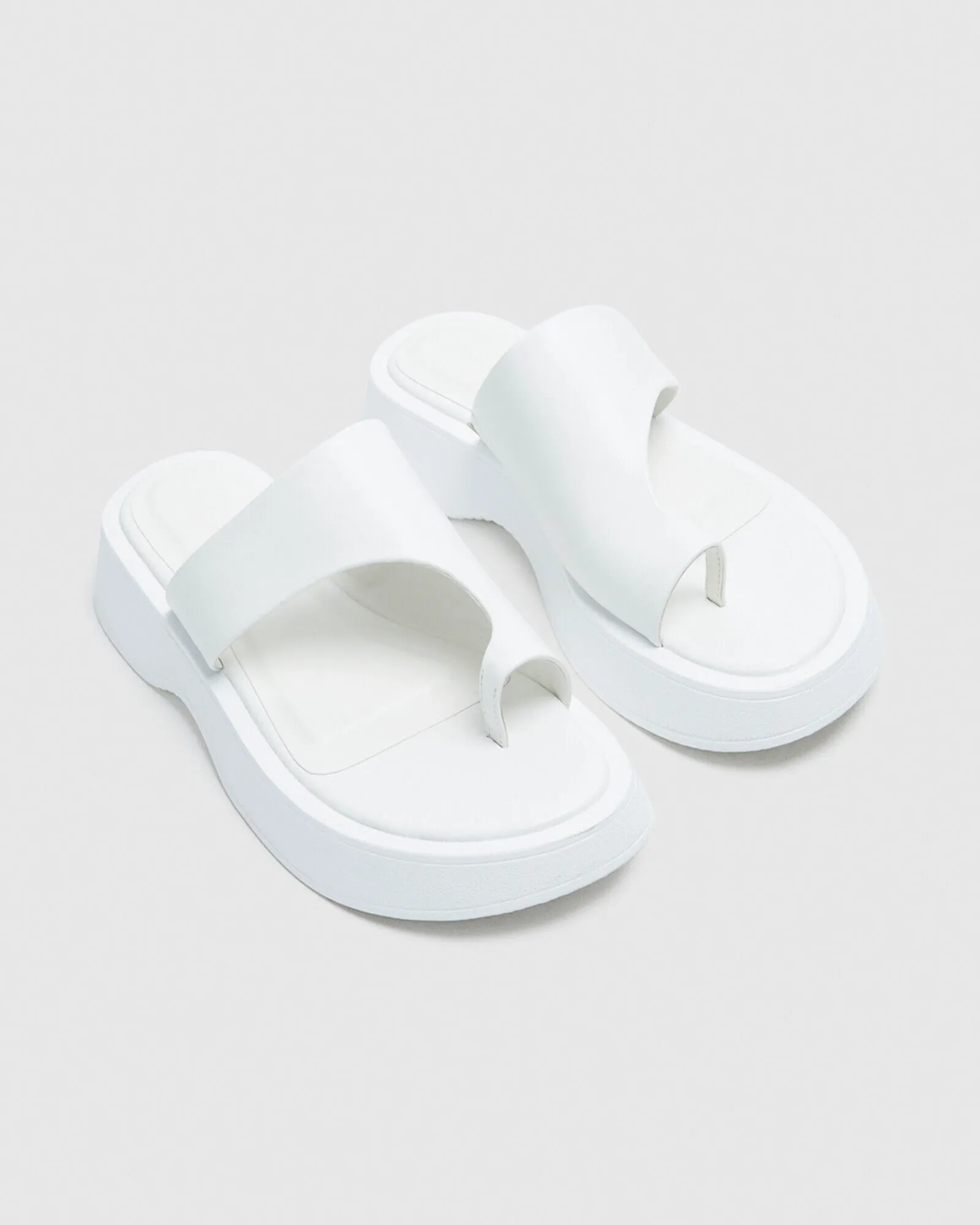 Alice In The Eve Sophia Sandals White