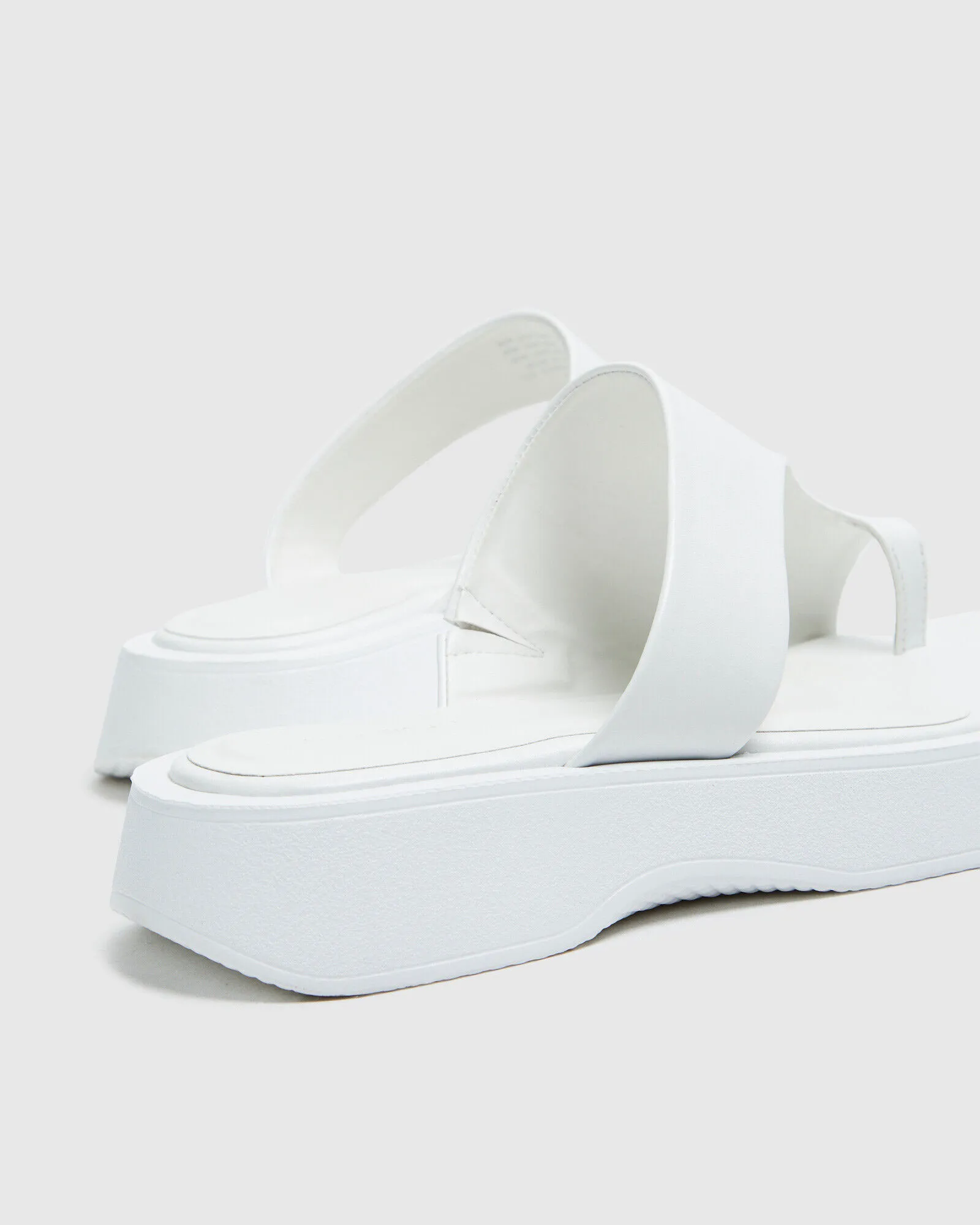 Alice In The Eve Sophia Sandals White