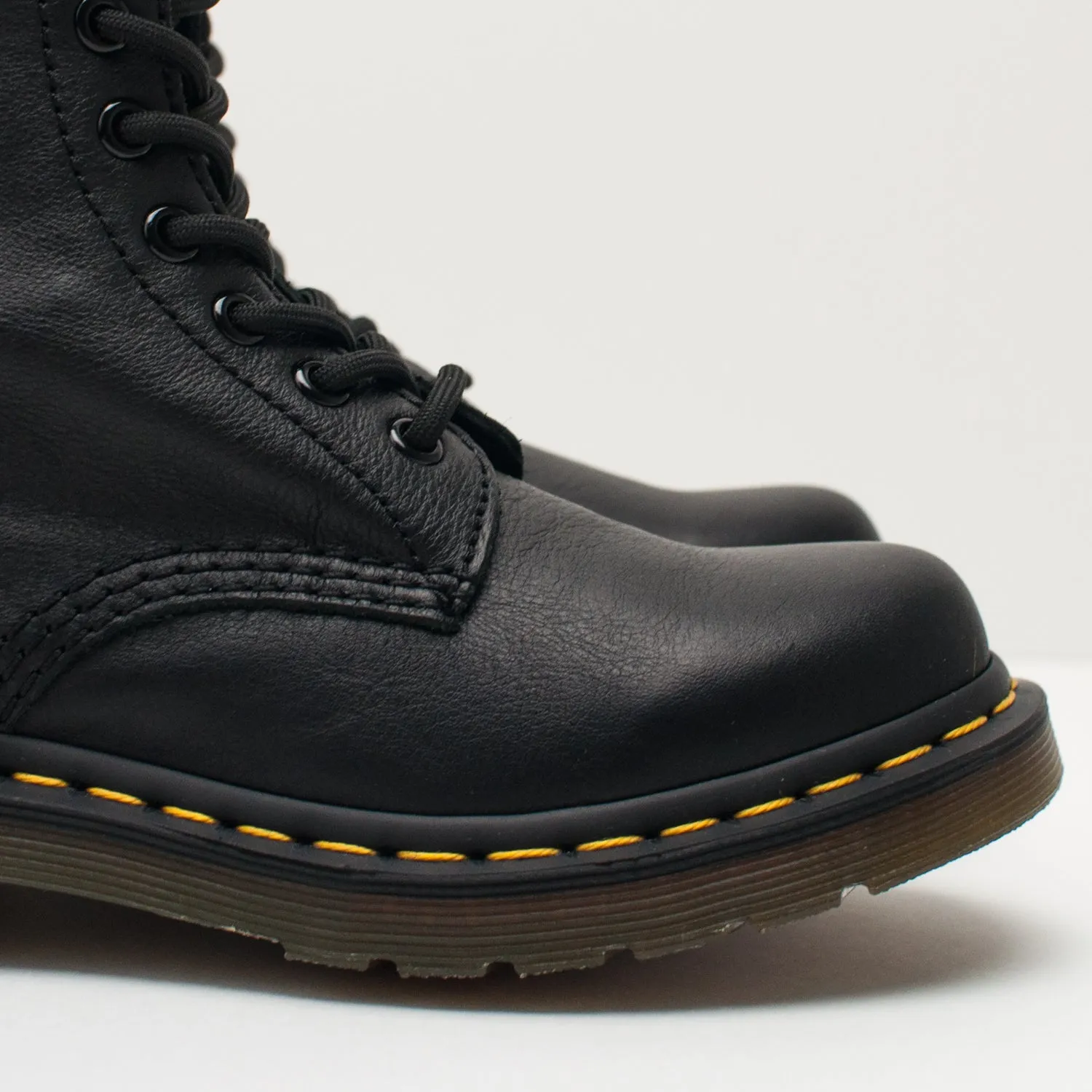 BOTA - DR. MARTENS - PASCAL 8-EYE VIRGINIA BLACK 13512006