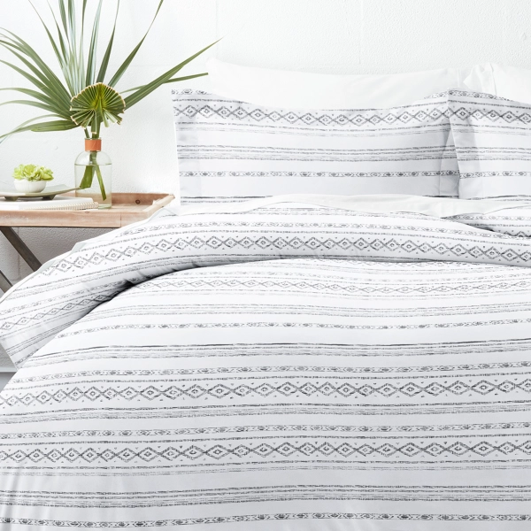 Gray Geometric 3-Pc. Queen Duvet Cover Set