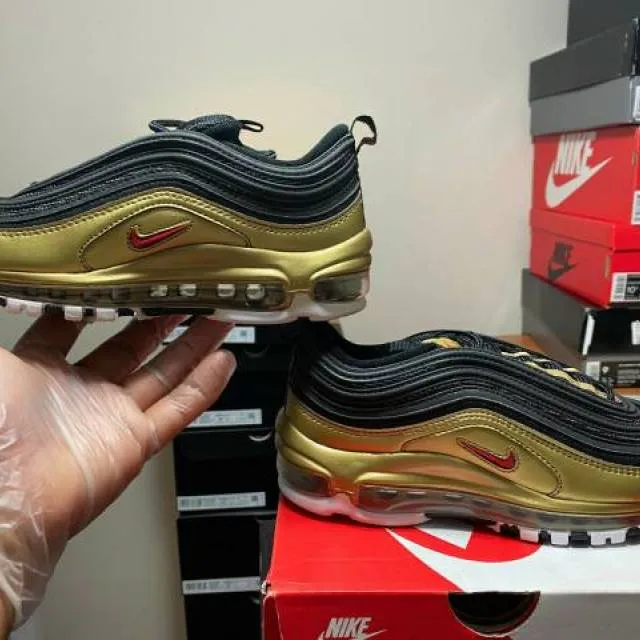 NIKE AIR MAX 97 QS GS "METALLIC GOLD" RED BLACK AT5458 0...