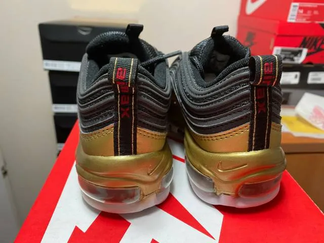 NIKE AIR MAX 97 QS GS "METALLIC GOLD" RED BLACK AT5458 0...