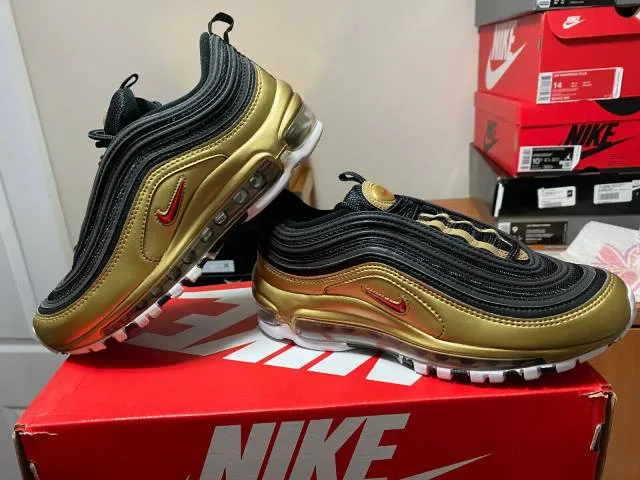 NIKE AIR MAX 97 QS GS "METALLIC GOLD" RED BLACK AT5458 0...