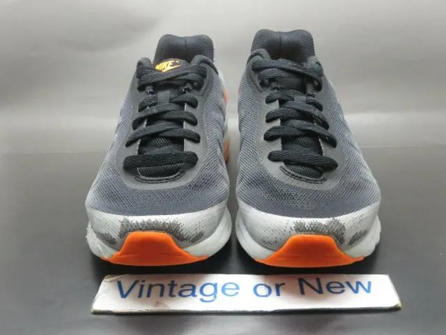 Nike air max invigor wolf grey total orange black running gs 749572-080 sz 6.5y