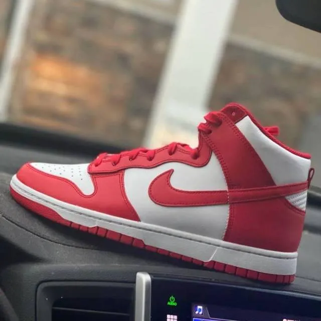 Nike dunk high university red