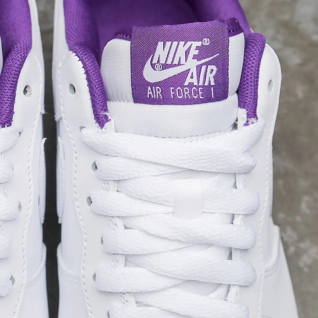 Nike Men Air Force 1 '07 (white / white-voltage purple)